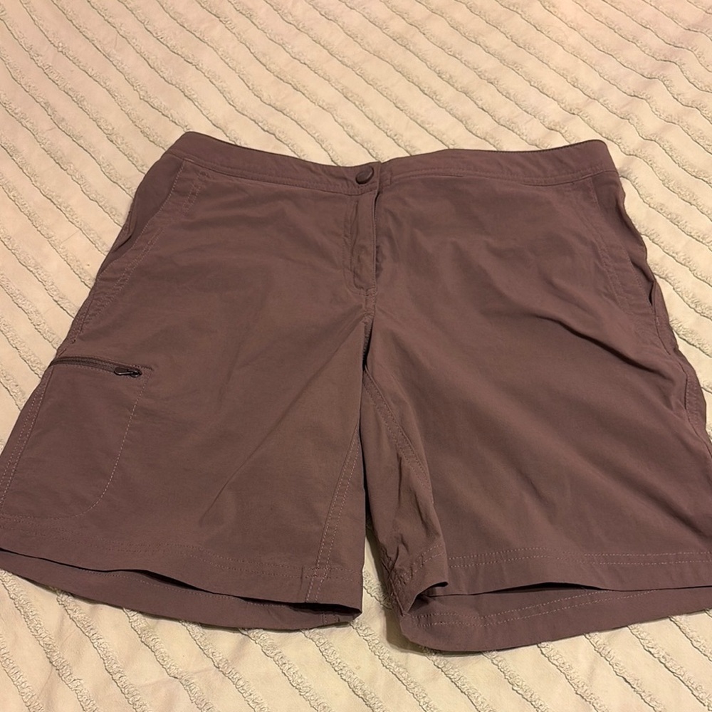 L.L. Bean Relaxed Fit Women’s Nylon Shorts. Size 10